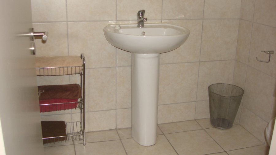 1 Bedroom Property for Sale in Zonnebloem Western Cape